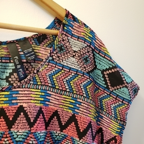 AZTEC geometric colorful Print Short Sleeved Blouse Tee sz M - Picture 4 of 8